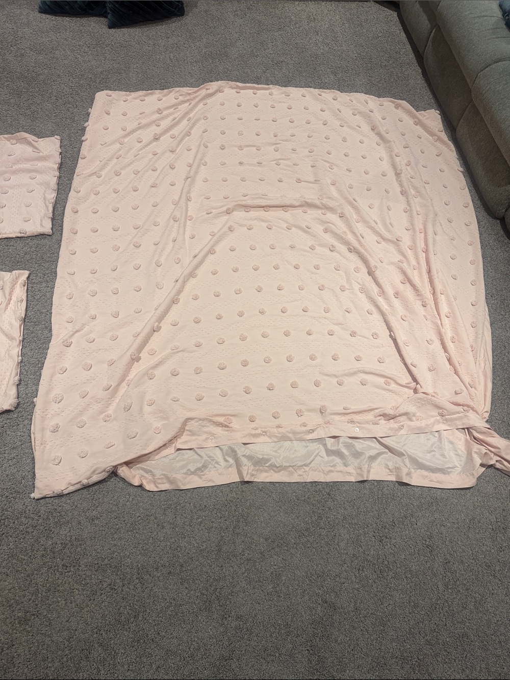 Plush Dot-Textured Light Pink Duvet Cover and shams. NWOT
